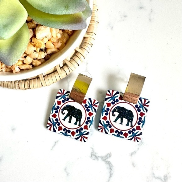 2/$30🌵 Elephant Earrings Bohemian Bali Gold Accents Acrylic Square Boho Jewelry - Picture 3 of 7